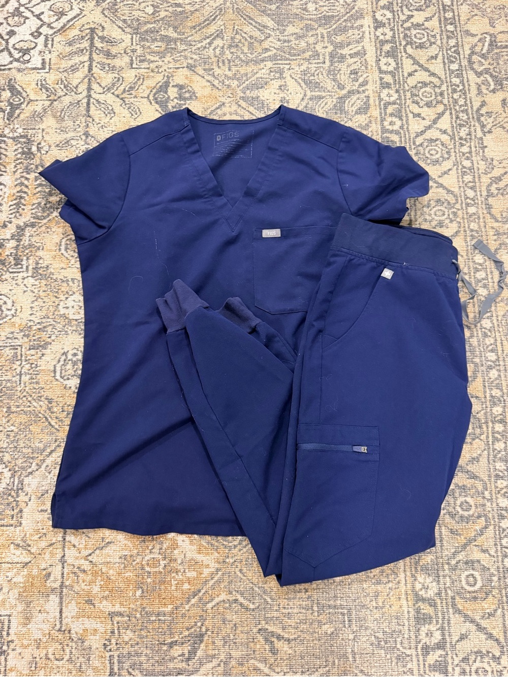 FIGS Navy scrub set.